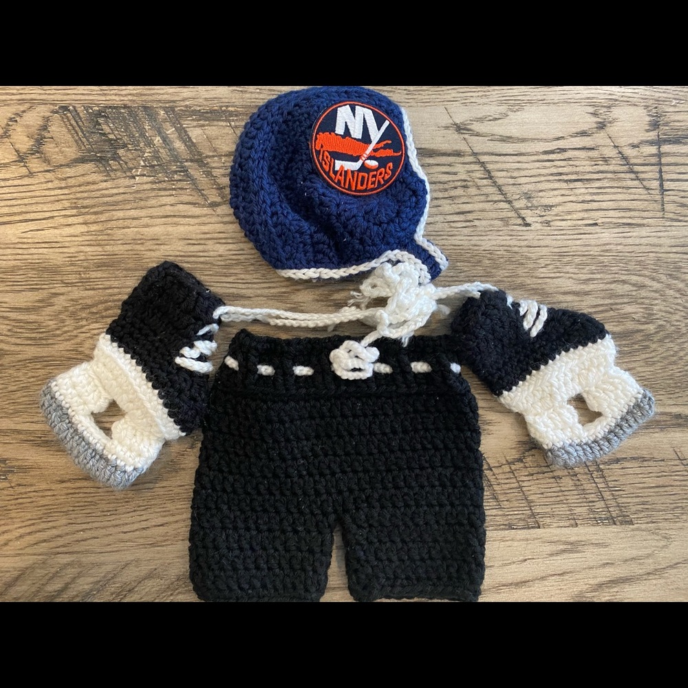 Islanders ice hockey knit baby newborn outfit